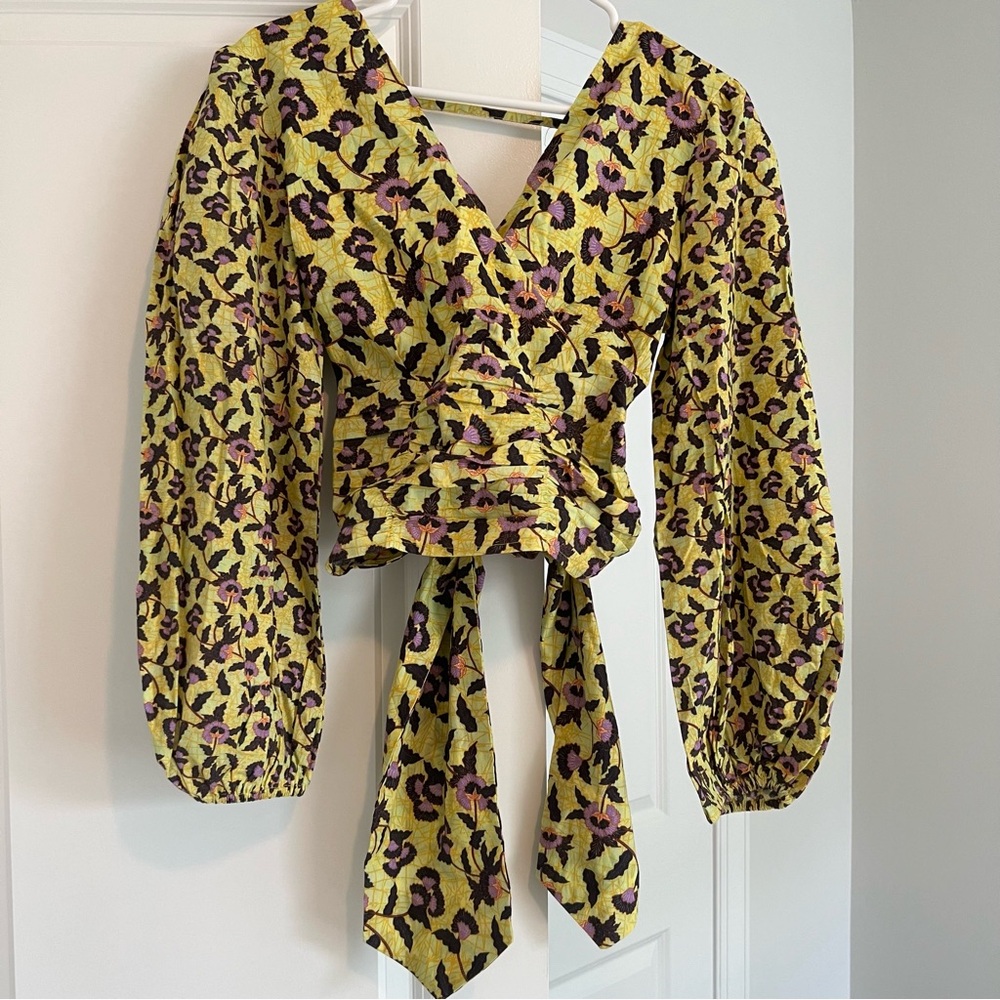 Anthropologie top. Only worn once. Excellent condition!✨🤩✨